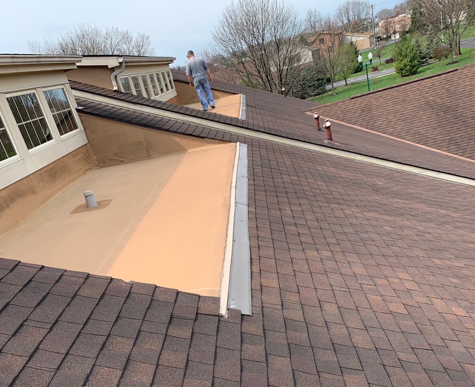 Flat roof installation